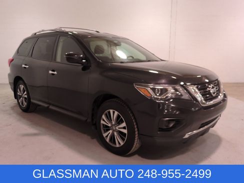 Used 2020 Nissan Pathfinder S FWD image 1