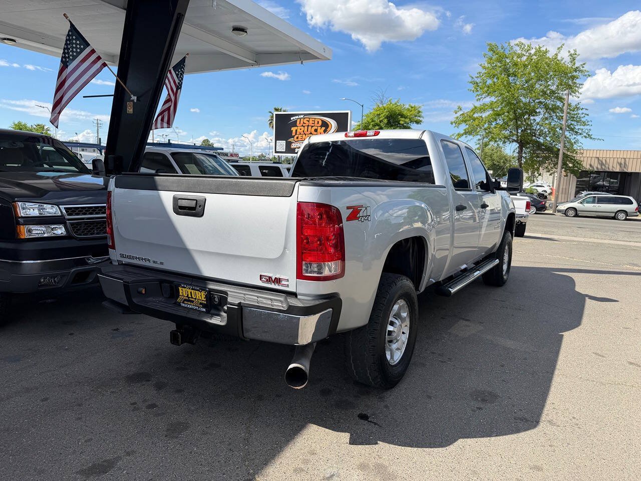 Used 2010 GMC Sierra 2500 SLE w/ Suspension Package, Off-Road AWD/4WD image 49
