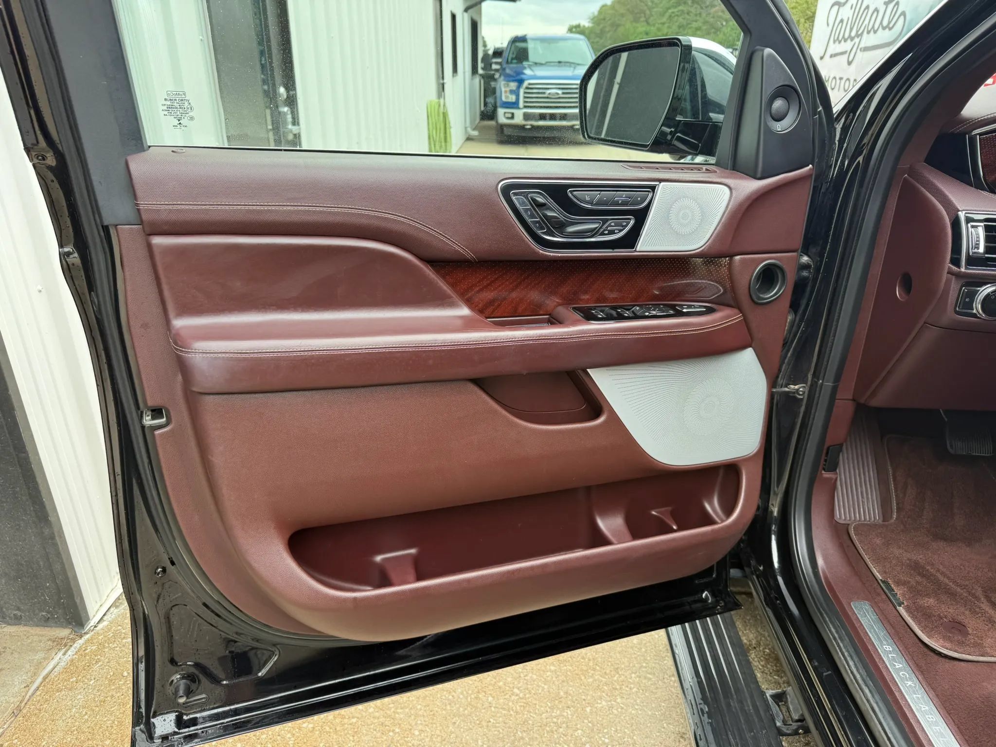 Used 2018 Lincoln Navigator L Black Label AWD/4WD image 18
