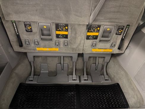 Used 2012 Toyota Sienna XLE AWD/4WD image 13