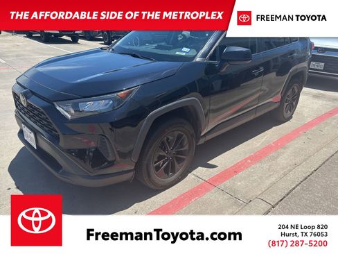 Used 2021 Toyota RAV4 LE AWD/4WD image 1