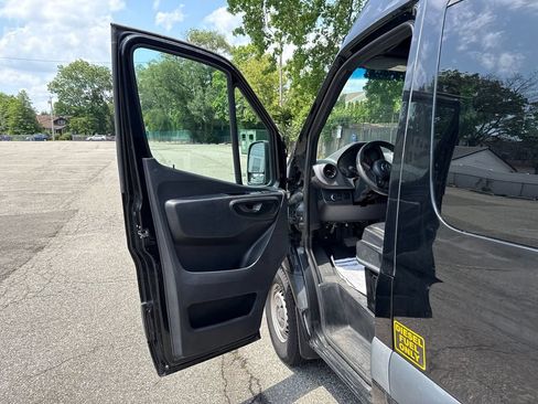 Used 2019 Mercedes-Benz Sprinter 2500 w/ Acoustic Package image 13