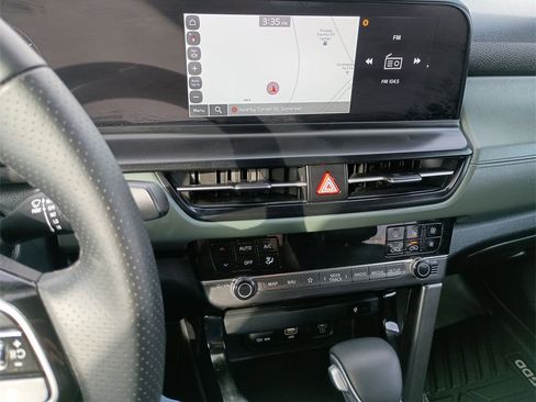 Certified 2024 Kia Seltos SX w/ SX Sunroof Package image 24