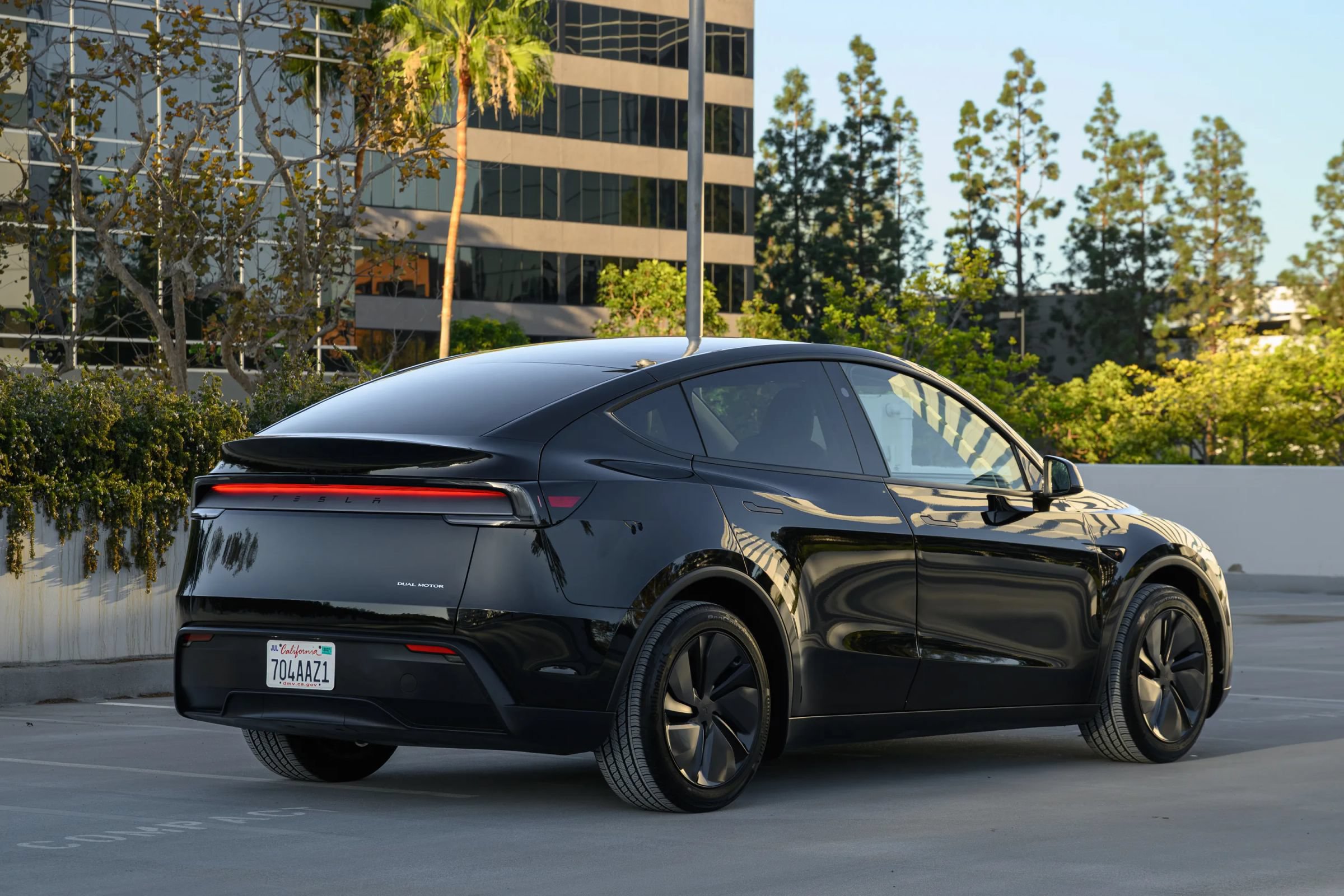 Used 2026 Tesla Model Y AWD image 6