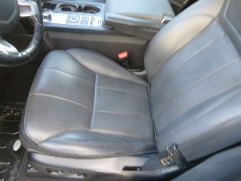 Used 2018 Land Rover Discovery SE image 26