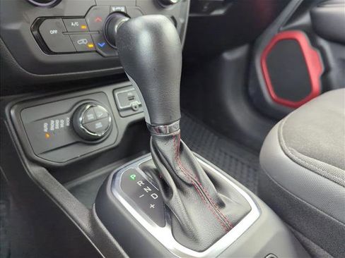 Used 2023 Jeep Renegade Trailhawk AWD/4WD image 13
