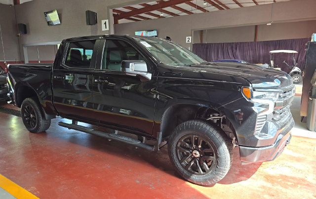 Used 2024 Chevrolet Silverado 1500 LT Trail Boss w/ LT Trail Boss Premium Package AWD/4WD image 3