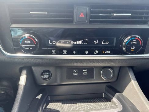 Used 2024 Nissan Rogue SV AWD/4WD image 25