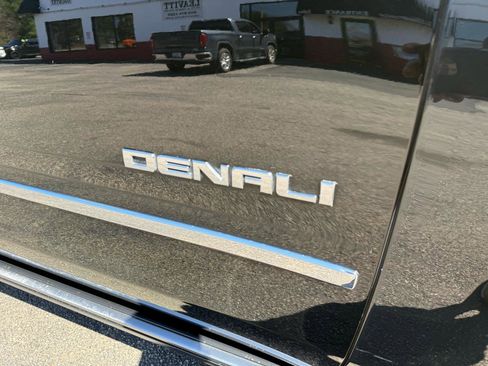 Used 2018 GMC Yukon XL Denali w/ Denali Ultimate Package image 17