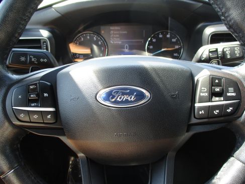 Used 2020 Ford Explorer XLT w/ Equipment Group 202A AWD/4WD image 15