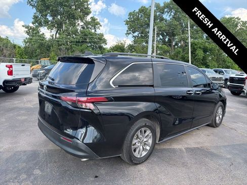 Used 2021 Toyota Sienna XLE FWD image 5