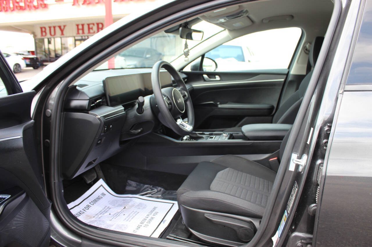 Used 2025 Kia K5 LXS FWD image 16