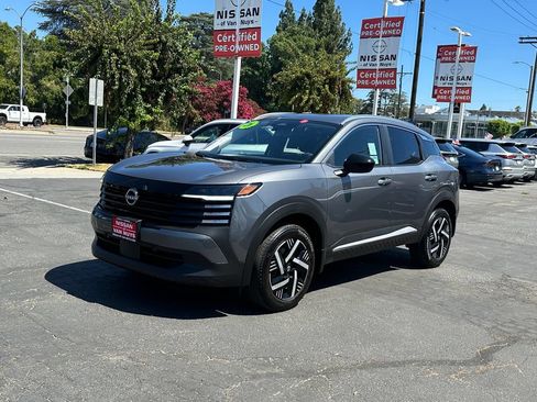 Used 2026 Nissan Kicks SV FWD image 2
