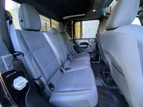 Used 2024 Jeep Gladiator Sport AWD/4WD image 35
