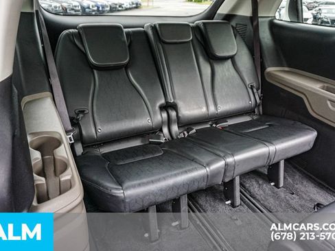 Used 2025 Kia Carnival FWD image 22