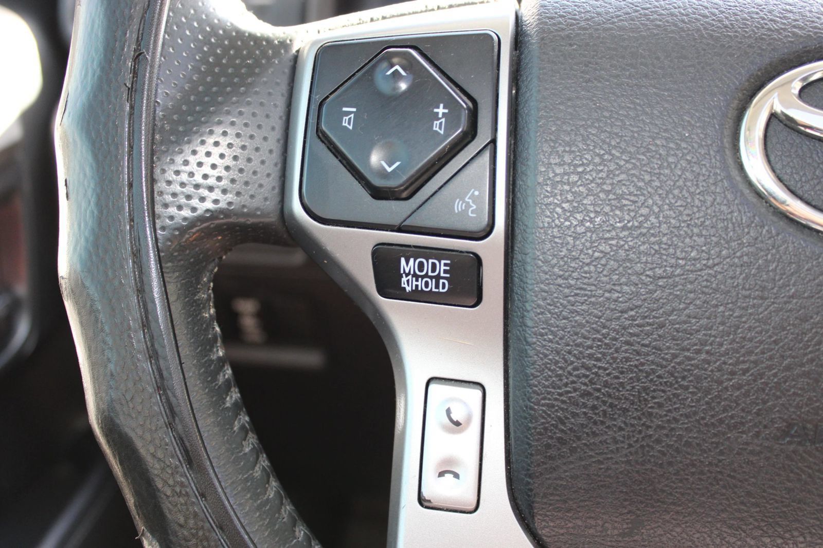 Used 2020 Toyota 4Runner SR5 Premium w/ Moonroof Package RWD image 25