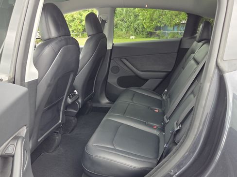 Used 2024 Tesla Model Y 2WD image 10