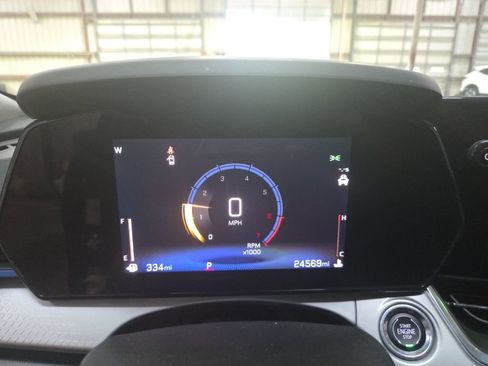 Used 2025 Chevrolet Trax LT w/ LT Convenience Package image 2