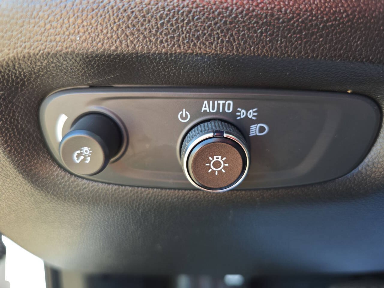 Used 2023 Chevrolet Traverse Premier w/ Redline Edition AWD/4WD image 16