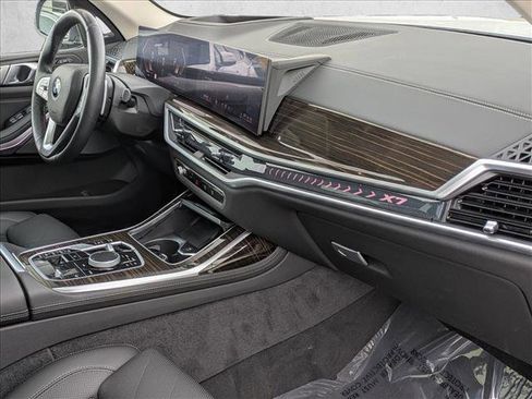 Used 2024 BMW X7 xDrive40i w/ Premium Package image 25