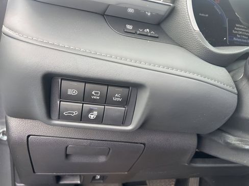 Used 2025 Toyota Highlander Limited image 22