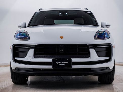 Certified 2025 Porsche Macan image 6