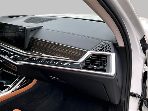 Certified 2024 BMW X7 xDrive40i AWD/4WD image 18