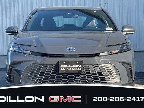 Used 2025 Toyota Camry SE FWD image 9
