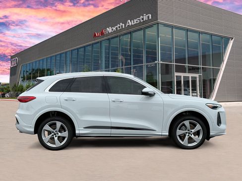 Certified 2025 Audi Q5 Premium Plus w/ Premium Plus AWD/4WD image 8