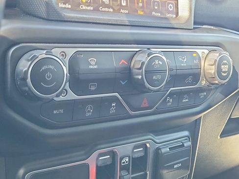 Used 2022 Jeep Gladiator Overland image 31