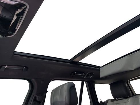 Used 2019 Land Rover Range Rover HSE image 17