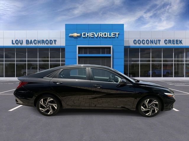 Used 2025 Hyundai Elantra SEL FWD image 9