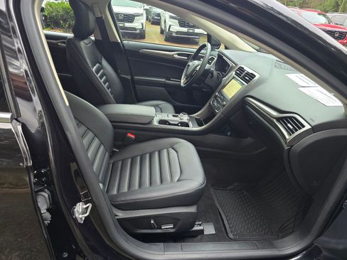 Used 2019 Ford Fusion SEL image 11