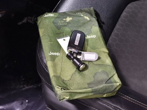 Used 2020 Jeep Compass Latitude w/ Cold Weather Group image 38