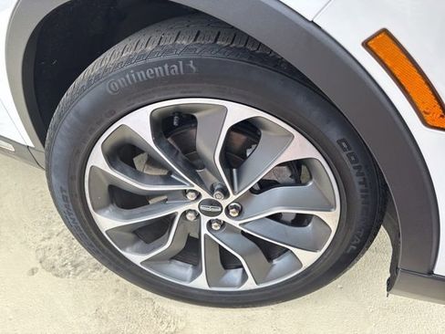 Used 2023 Lincoln Nautilus Reserve w/ Equipment Group 201A AWD/4WD image 13