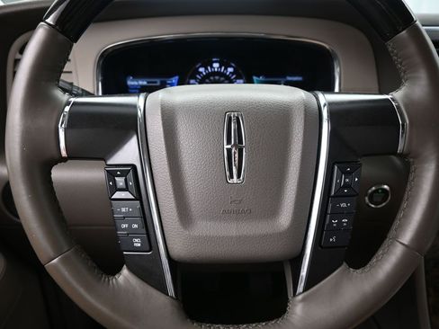 Used 2016 Lincoln Navigator Select image 30