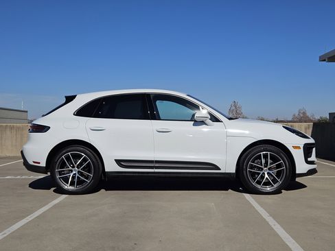 Certified 2025 Porsche Macan image 9