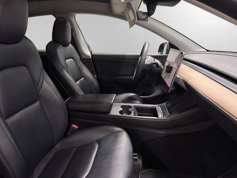 Used 2022 Tesla Model Y Long Range image 16