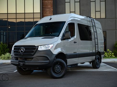 Used 2024 Mercedes-Benz Sprinter 2500 image 3