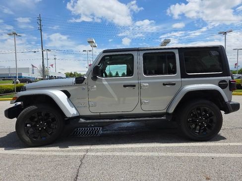 Used 2023 Jeep Wrangler Unlimited Sahara AWD/4WD image 12
