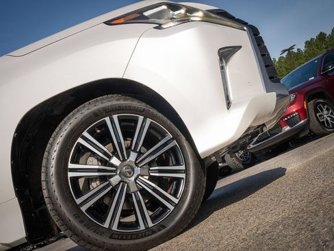 Used 2020 Lexus LX 570 4WD w/ Luxury Package image 6