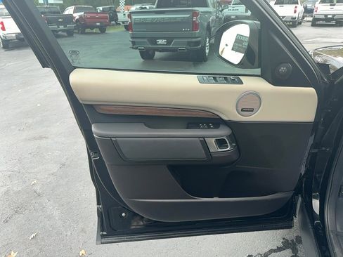 Used 2018 Land Rover Discovery HSE image 12