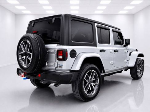 Used 2024 Jeep Wrangler Unlimited w/ Convenience Group AWD/4WD image 4