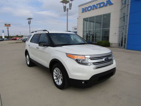 Used 2012 Ford Explorer XLT image 3