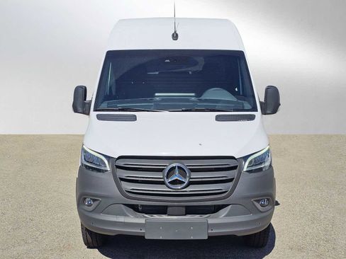 Used 2024 Mercedes-Benz Sprinter 3500 image 2