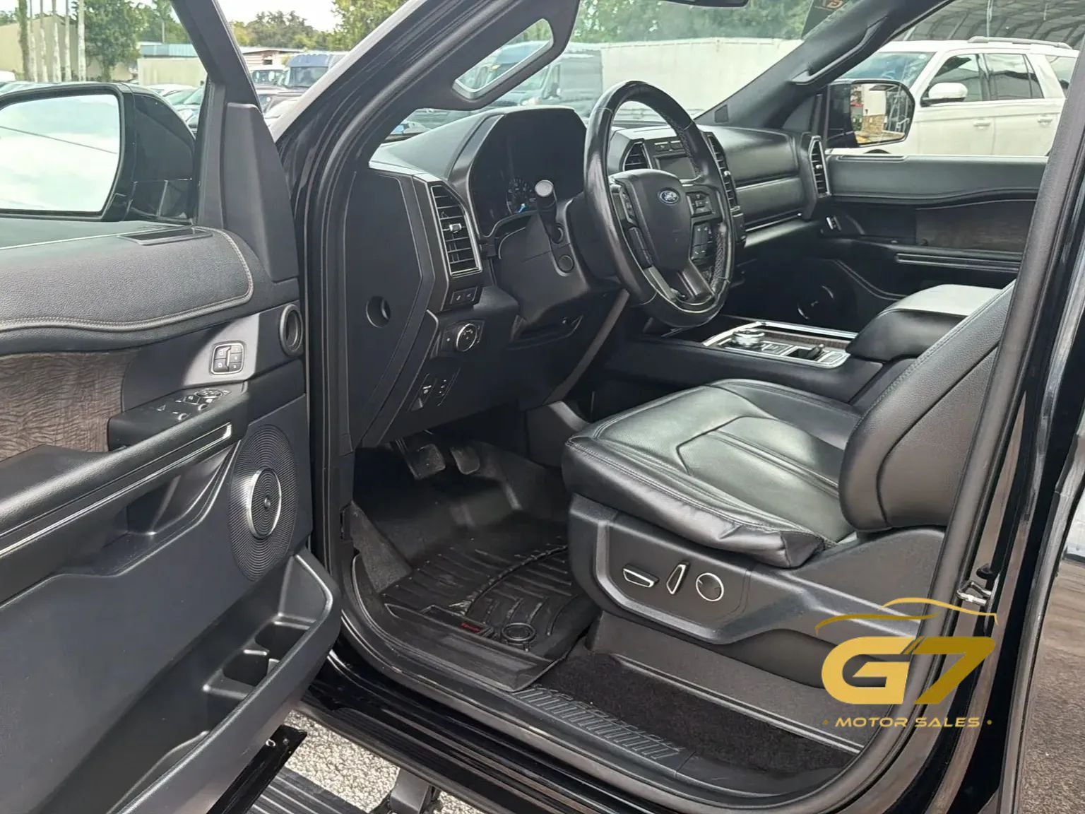 Used 2018 Ford Expedition Limited w/ Equipment Group 301A RWD image 19