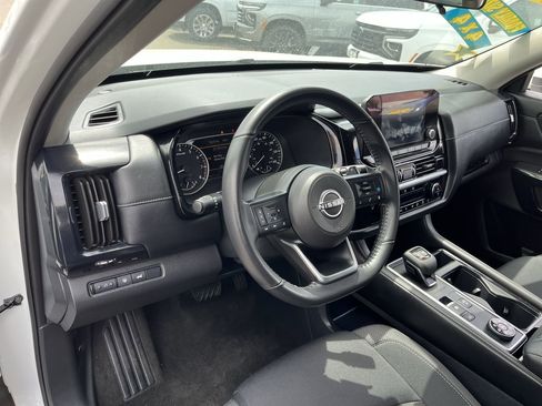 Used 2025 Nissan Pathfinder SV AWD/4WD image 9