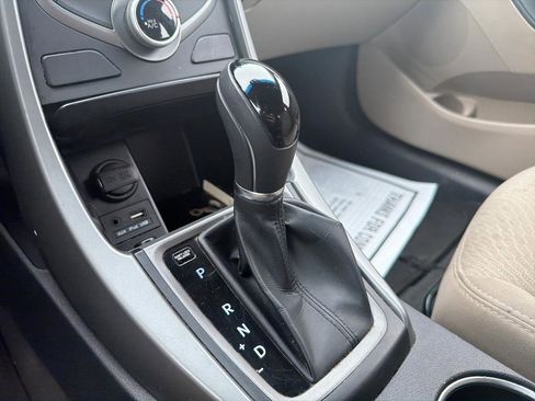 Used 2016 Hyundai Elantra SE image 21