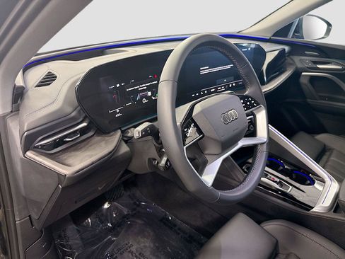 Certified 2025 Audi Q5 Premium AWD/4WD image 9