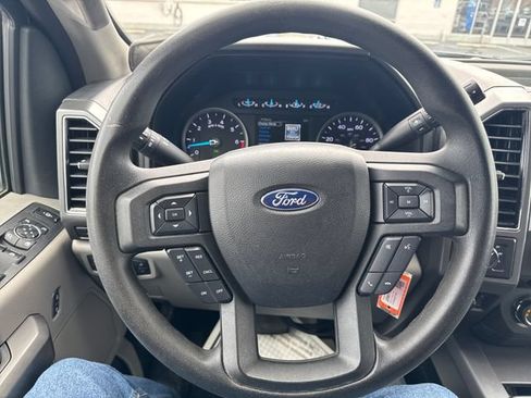 Used 2018 Ford F250 XLT w/ XLT Premium Package AWD/4WD image 16